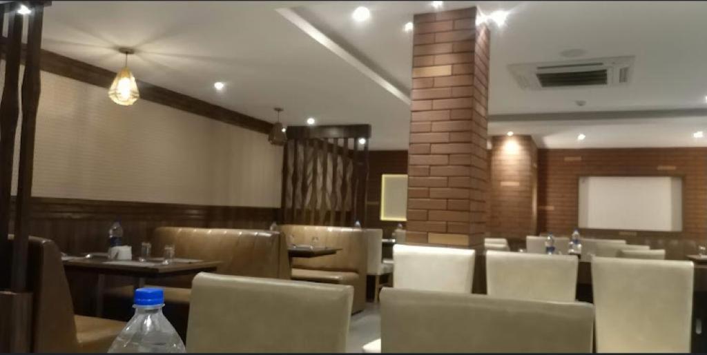 Ample Yard Hotel Chennai Exterior photo