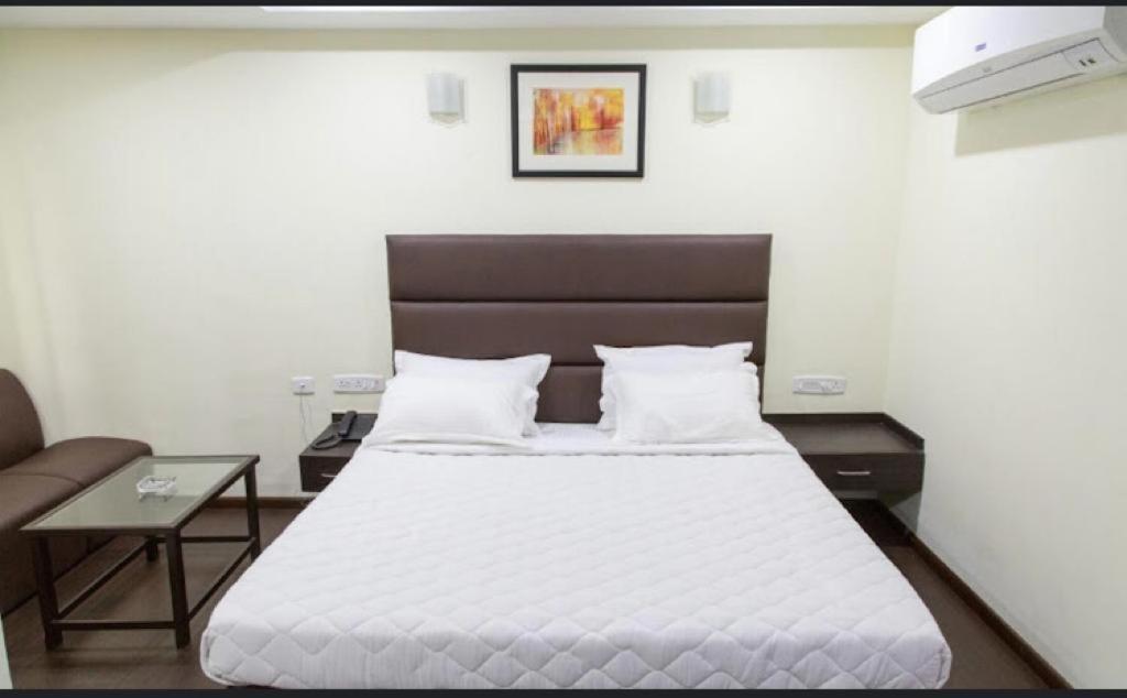Ample Yard Hotel Chennai Exterior photo